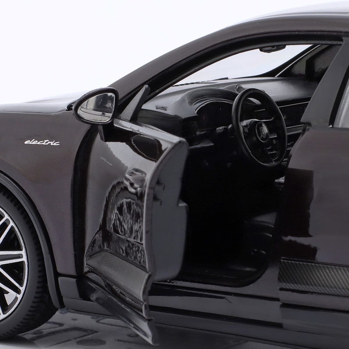 Автомодель "Bburago" Porsche Macan 4 Electric (1:24) чорна №18-21114/КіддіСвіт — фото 5