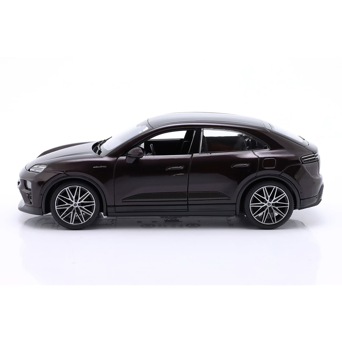 Автомодель "Bburago" Porsche Macan 4 Electric (1:24) чорна №18-21114/КіддіСвіт — фото 7