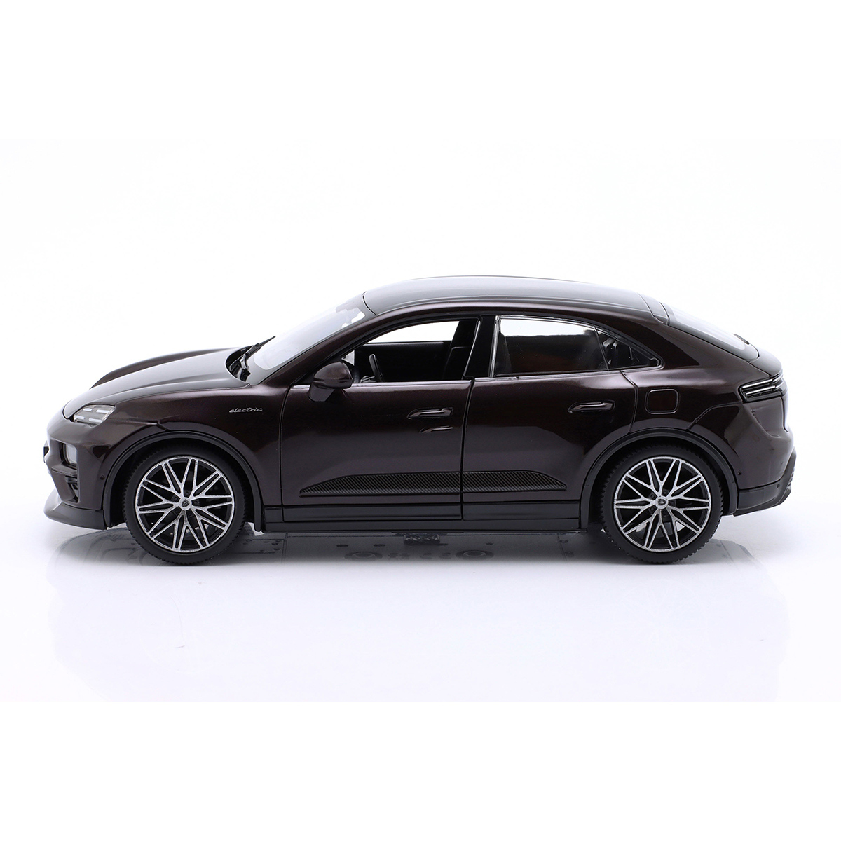 Автомодель "Bburago" Porsche Macan 4 Electric (1:24) чорна №18-21114/КіддіСвіт/(1) — фото 11